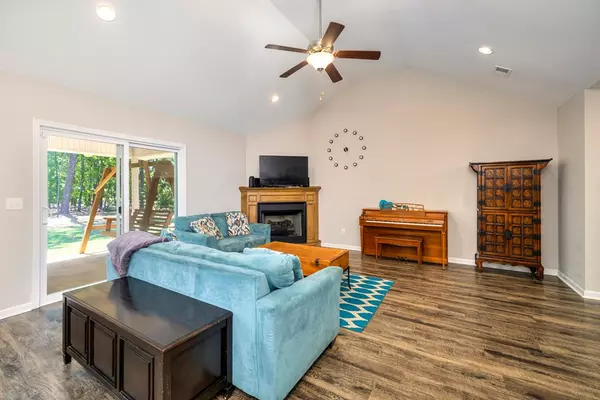 Wedgefield, SC 29168,7 Foxfire LN Lane