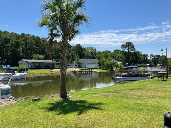 Summerton, SC 29148,1421 Snug Harbor RD Road