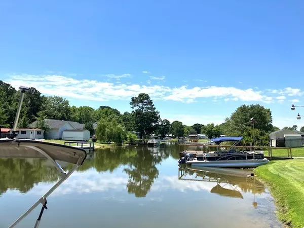 Summerton, SC 29148,1421 Snug Harbor RD Road