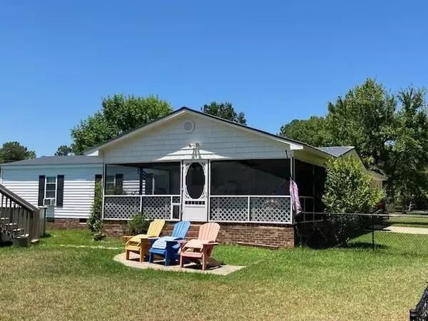 Summerton, SC 29148,1421 Snug Harbor RD Road