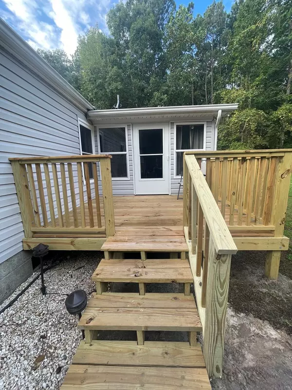 Elloree, SC 29047,122 Dogwood LN Lane