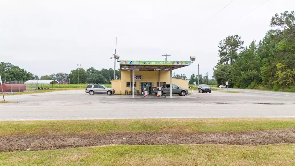 Lake City, SC 29560,593 New Zion RD Road