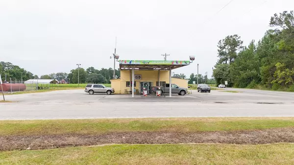 593 New Zion RD Road, Lake City, SC 29560