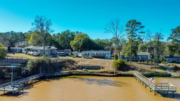 Santee, SC 29142,325 Green ST Street