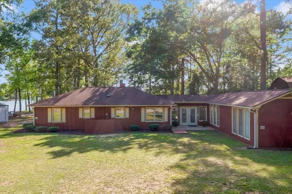 Manning, SC 29102,1346 Forest Lake DR Drive