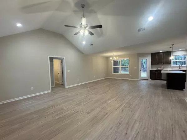 Wedgefield, SC 29168,2 Dellwood LN Lane