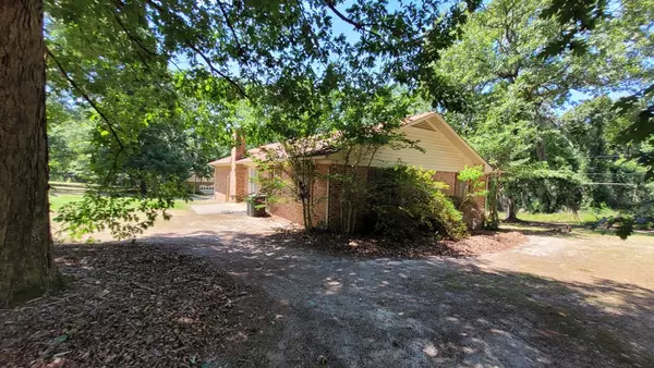 Dalzell, SC 29040,5904 Fish RD Road