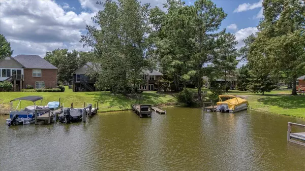 Manning, SC 29102,14 Ridge Lake DR Drive