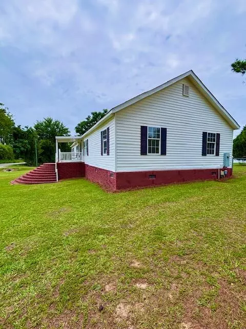 Manning, SC 29102,7977 Raccoon  RD Road