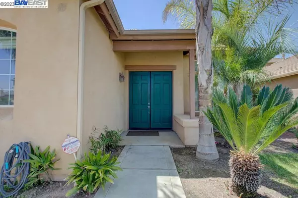 8200 Lake Shore Dr, Chowchilla, CA 93610