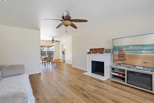 Hayward, CA 94544,157 Newton St