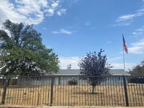 6110 W Nebraska Avenue, Caruthers, CA 93609