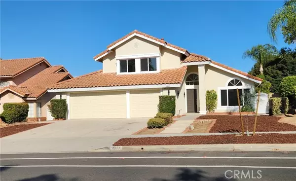 2271 Mangular Avenue, Corona, CA 92882