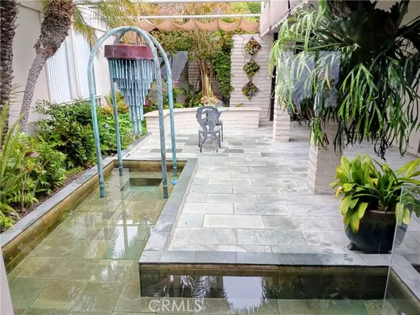 Laguna Beach, CA 92651,537 Dunnegan Place