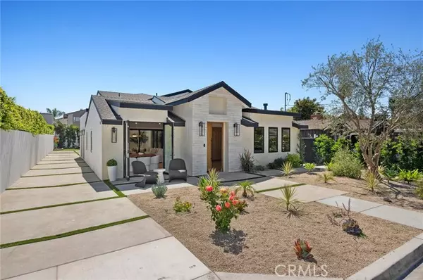 281 Santo Tomas Avenue, Costa Mesa, CA 92627