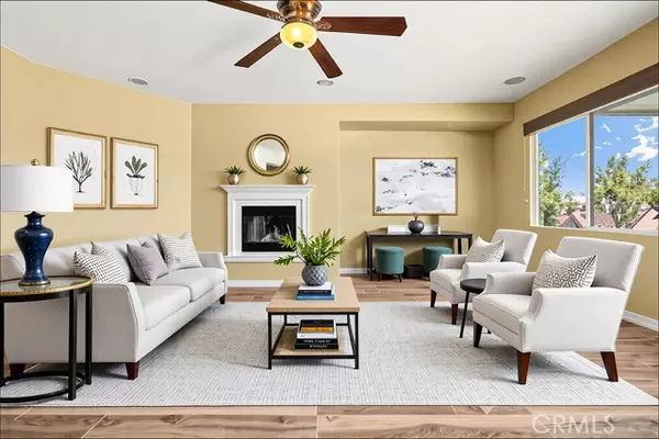 Lake Elsinore, CA 92532,2 Palmieki