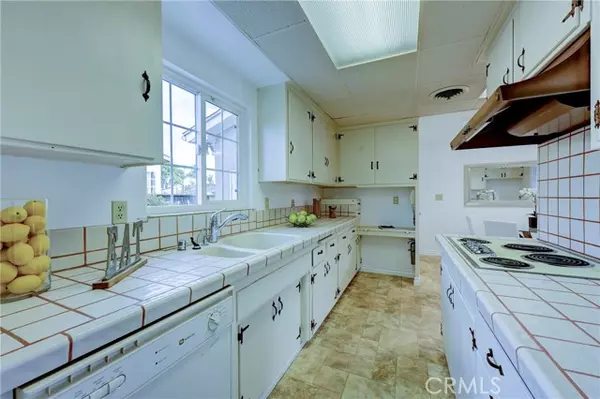 Fullerton, CA 92833,1601 W Baker Avenue