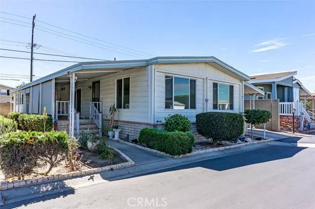 Fullerton, CA 92833,1201 W Valencia Drive #201