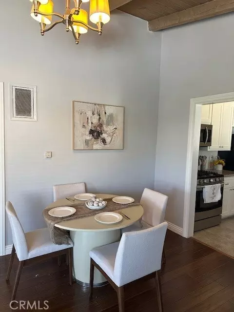 Venice (los Angeles), CA 90292,3315 Strongs Drive #B