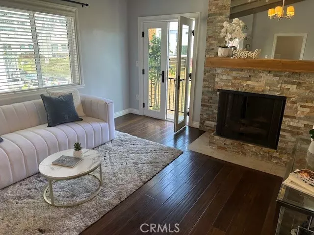 Venice (los Angeles), CA 90292,3315 Strongs Drive #B