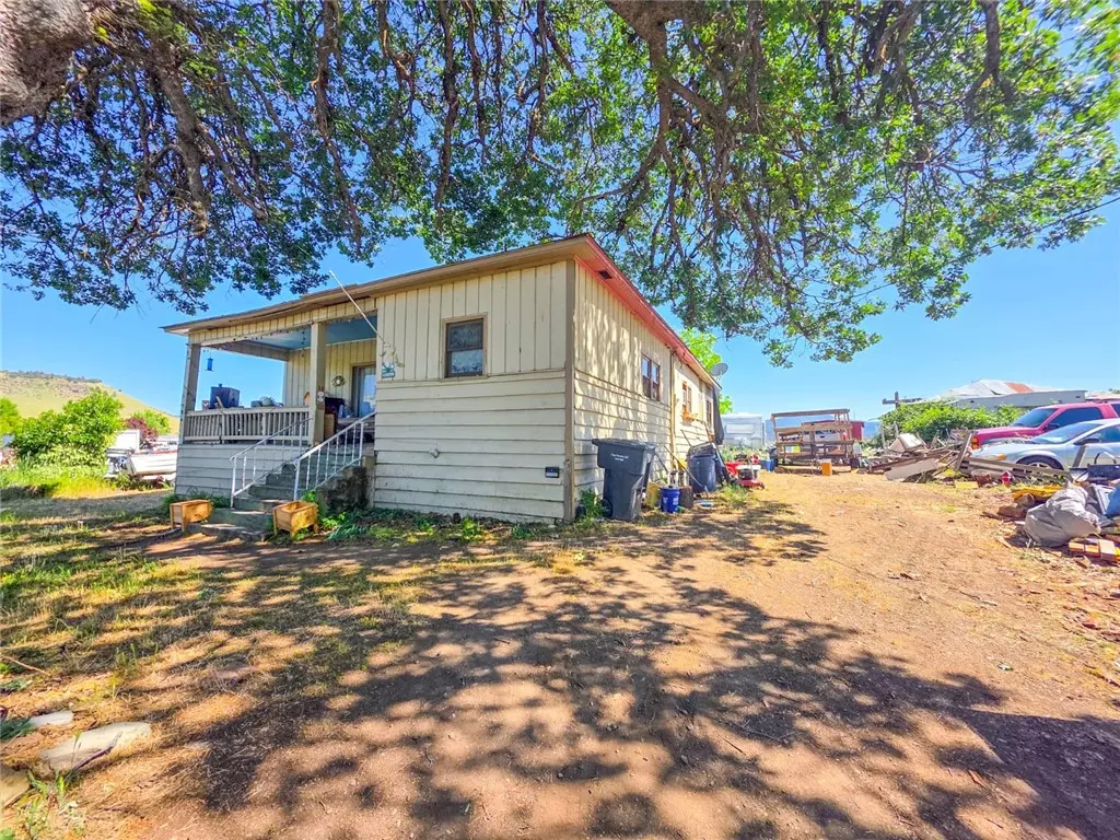 Hornbrook, CA 96044,324 Henley Hornbrook rd