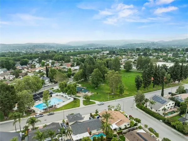 Valencia (santa Clarita), CA 91355,25582 Old Course Way