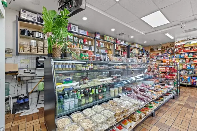 Burbank, CA 91502,906 S Gkenoaks Boulevard