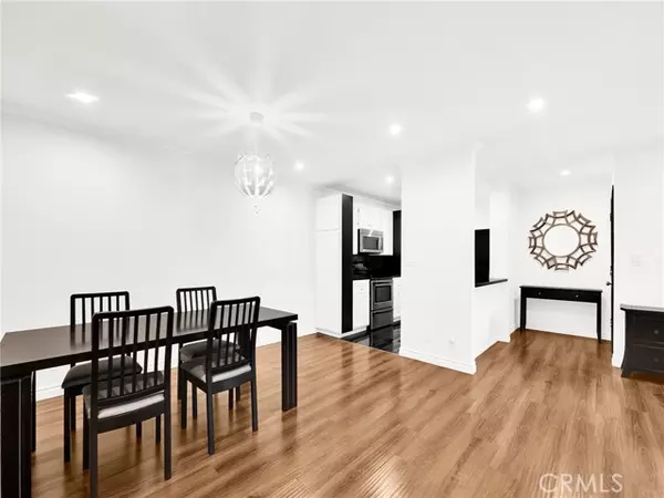 Valencia (santa Clarita), CA 91355,24431 Trevino Drive #V1