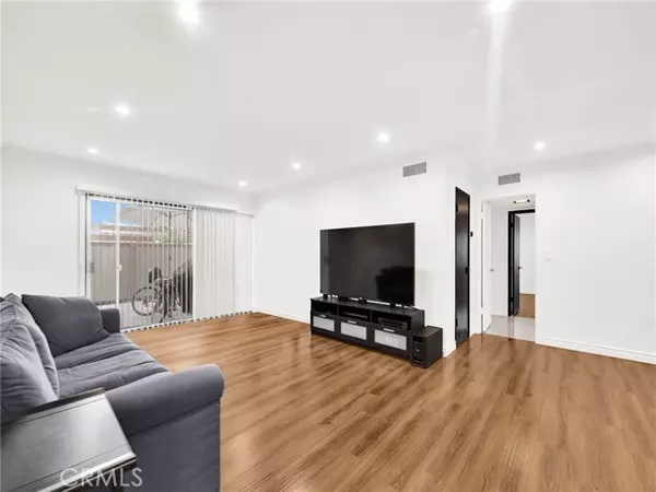 Valencia (santa Clarita), CA 91355,24431 Trevino Drive #V1