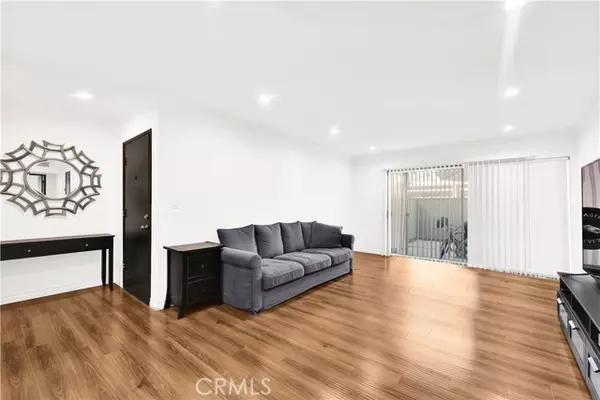 Valencia (santa Clarita), CA 91355,24431 Trevino Drive #V1