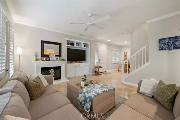 Valencia (santa Clarita), CA 91355,28022 Serra Lane