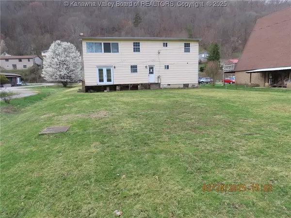 Charleston, WV 25306,658 Campbells Creek DR