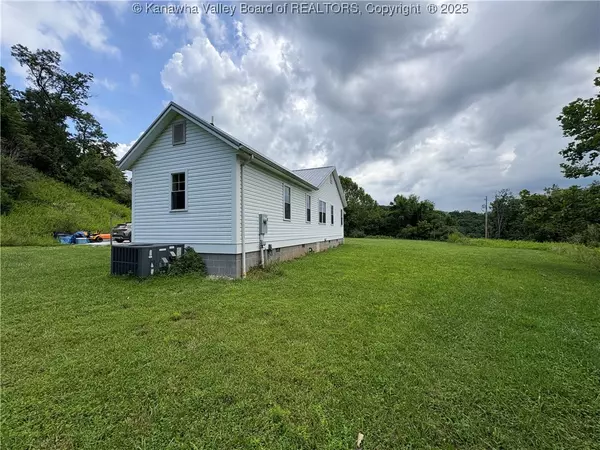 Yawkey, WV 25573,271 Chapel DR
