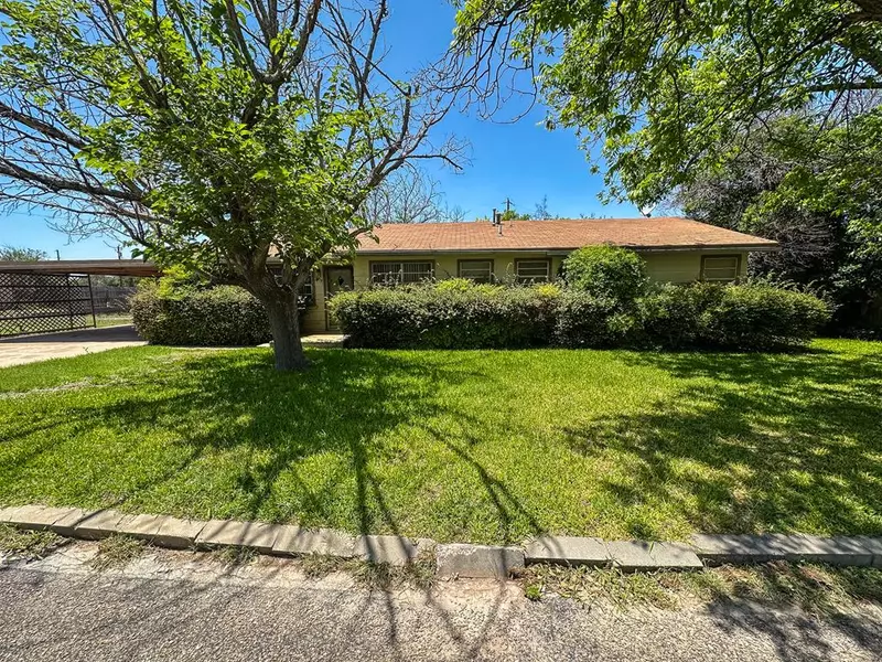 109 Live Oak Dr, Ozona, TX 76943