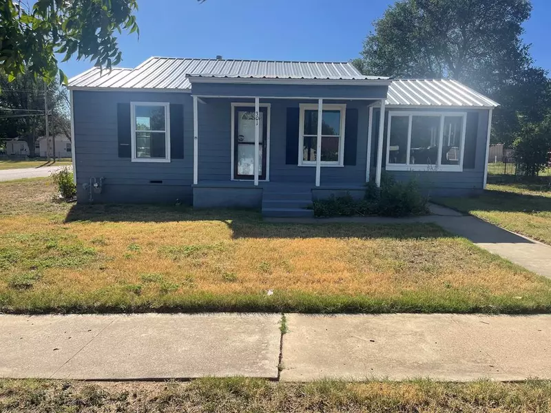 301 East Ave, Ballinger, TX 76821