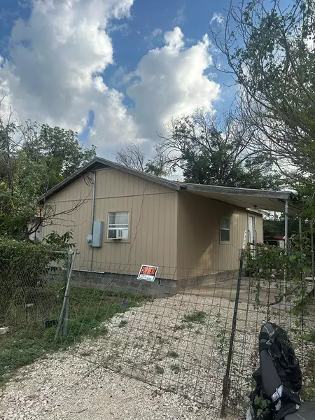 708 Mesquite Ave, Sonora, TX 76950