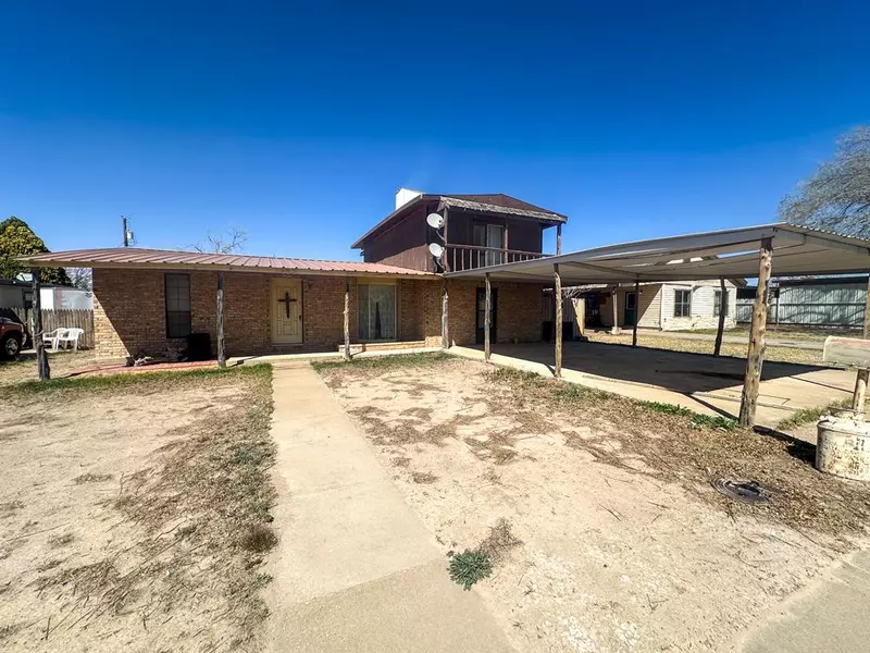 1009 6th St, Big Lake, TX 76932