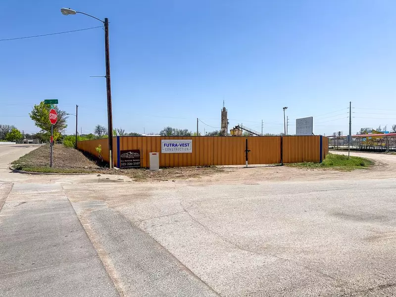 404 Sutton Ave, Sonora, TX 76950