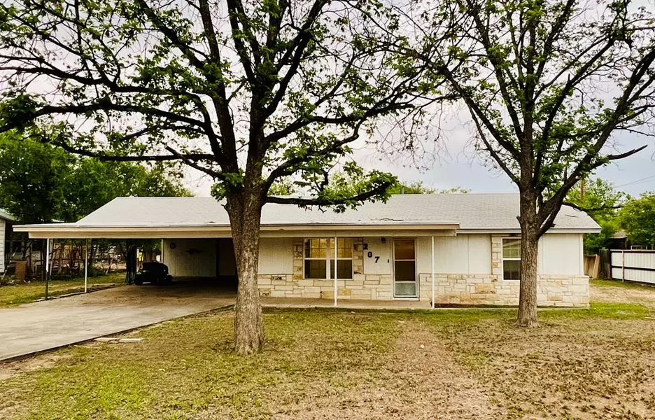 207 Ave J, Ozona, TX 76943