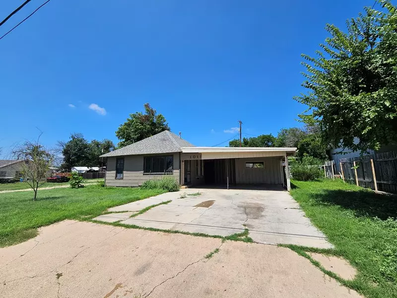 1011 Crockett St, Sonora, TX 76950