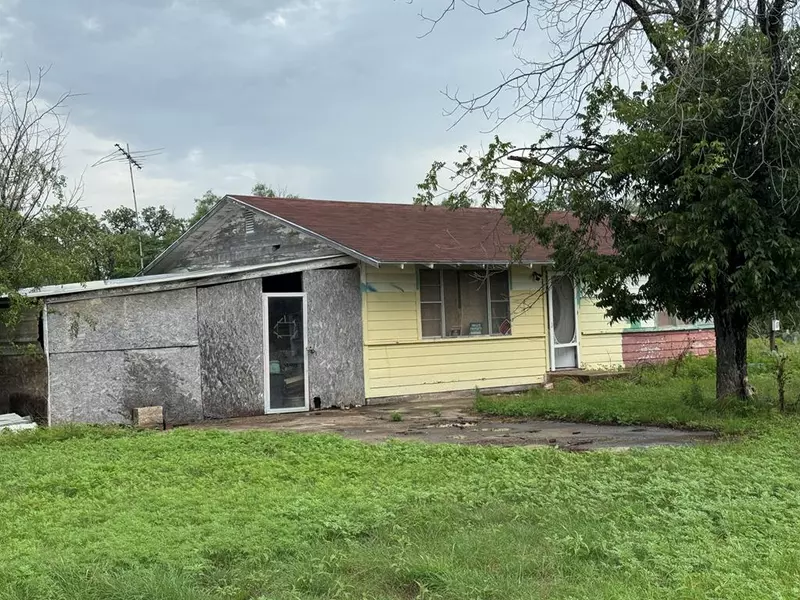 406 Barnett St, Eden, TX 76837