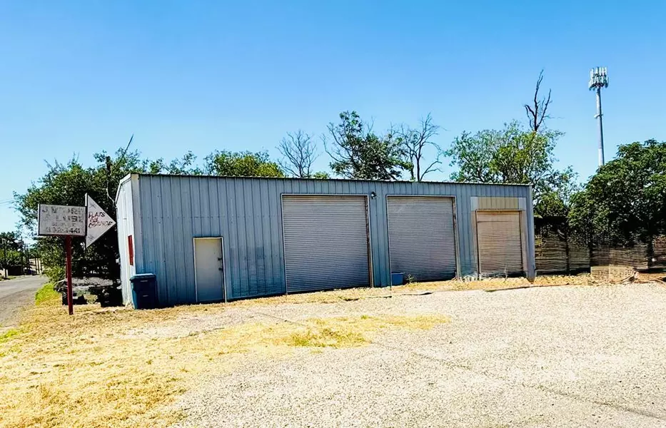 1205 Ave E, Ozona, TX 76943