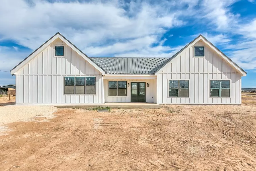 1300 6th St, Sterling City, TX 76951
