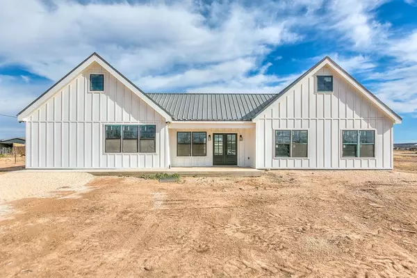 1300 6th St, Sterling City, TX 76951