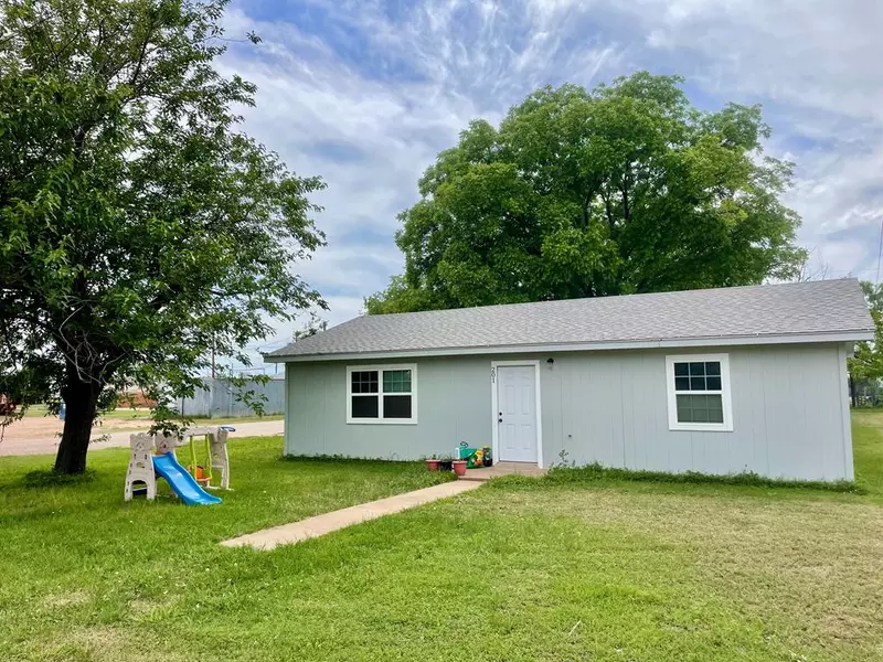 201 Franklin St, Bronte, TX 76933