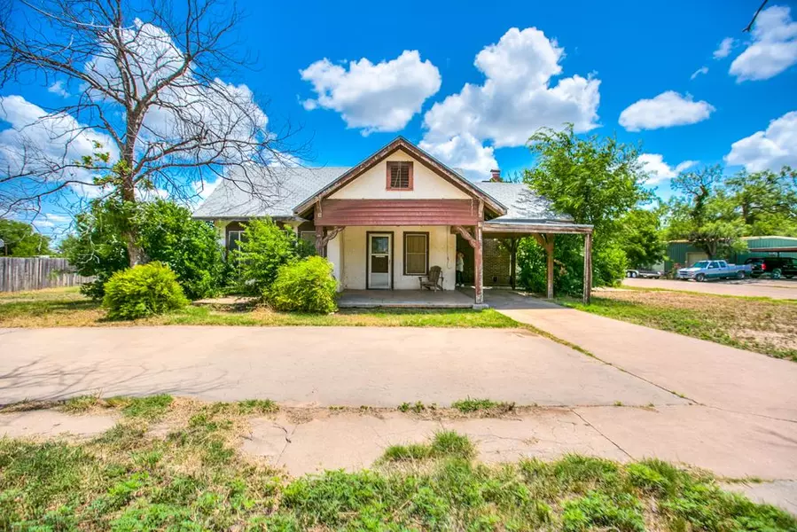600 4th St, Ballinger, TX 76821