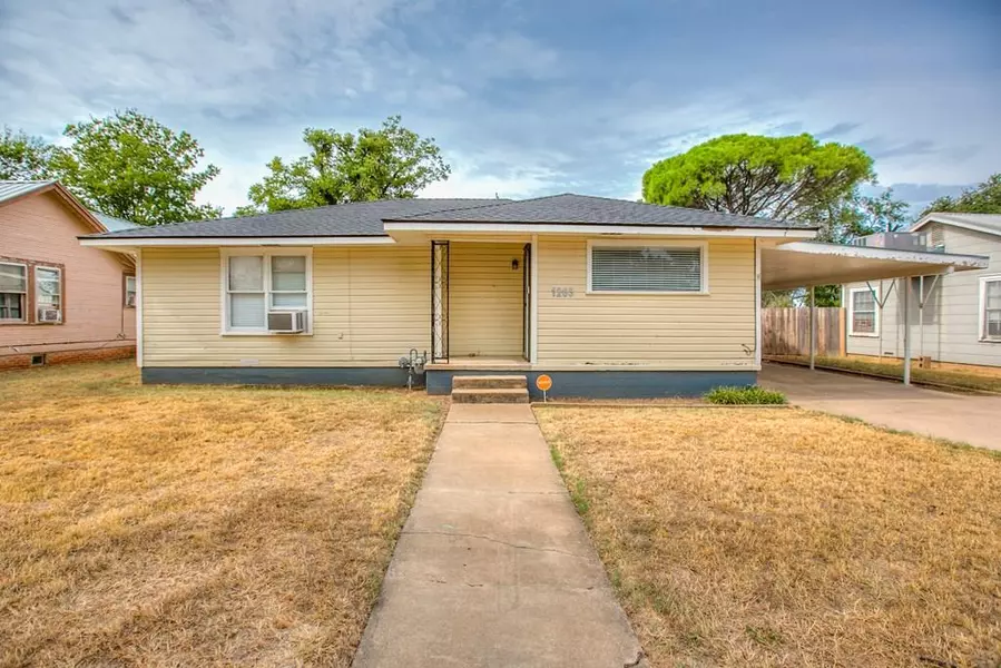 1203 5th St, Ballinger, TX 76821