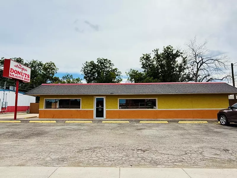 903 15th St, Ozona, TX 76943