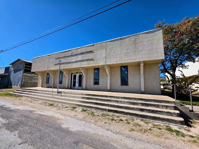 116 Broadway St, Mertzon, TX 76941