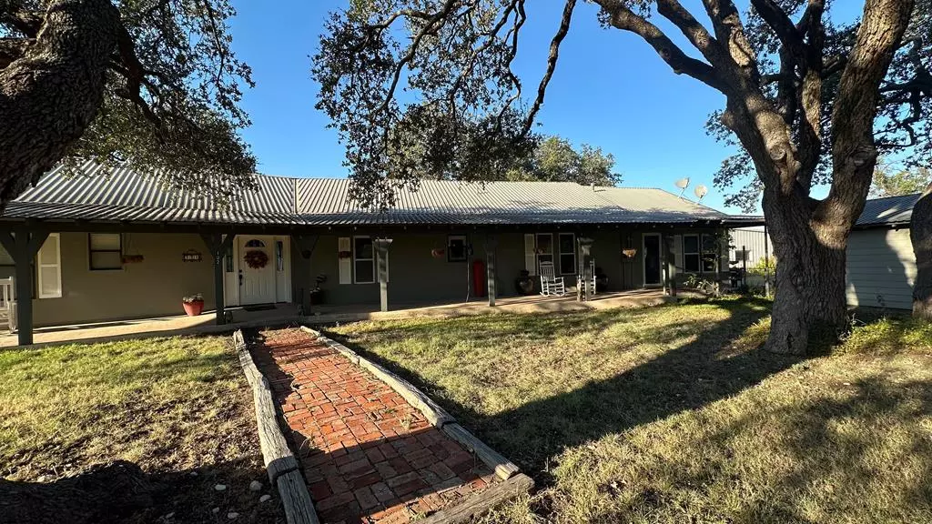 102 Carson St, Eden, TX 76837